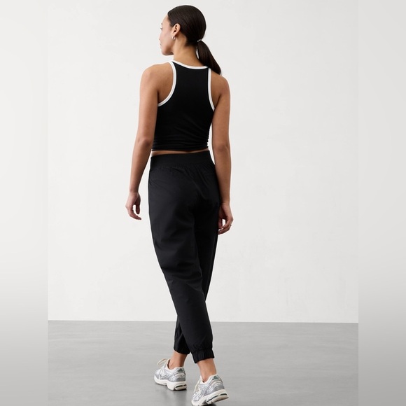 NWT Athleta Brooklyn Black Jogger Size 6/T - Picture 2 of 8